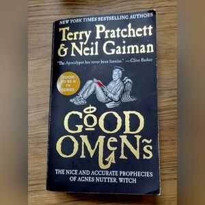 Neil Gaiman Terry Prachett Good Omens Paperback Book